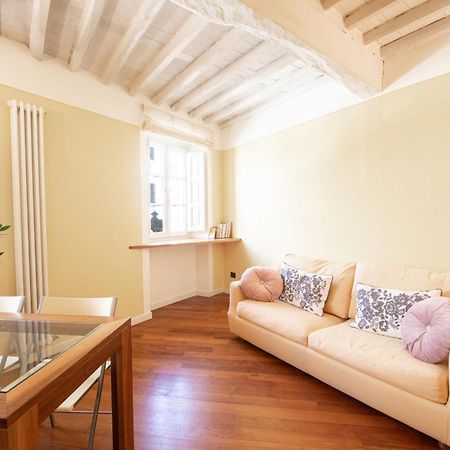 A Casa Di Irene Apartment ลุคคา ภายนอก รูปภาพ