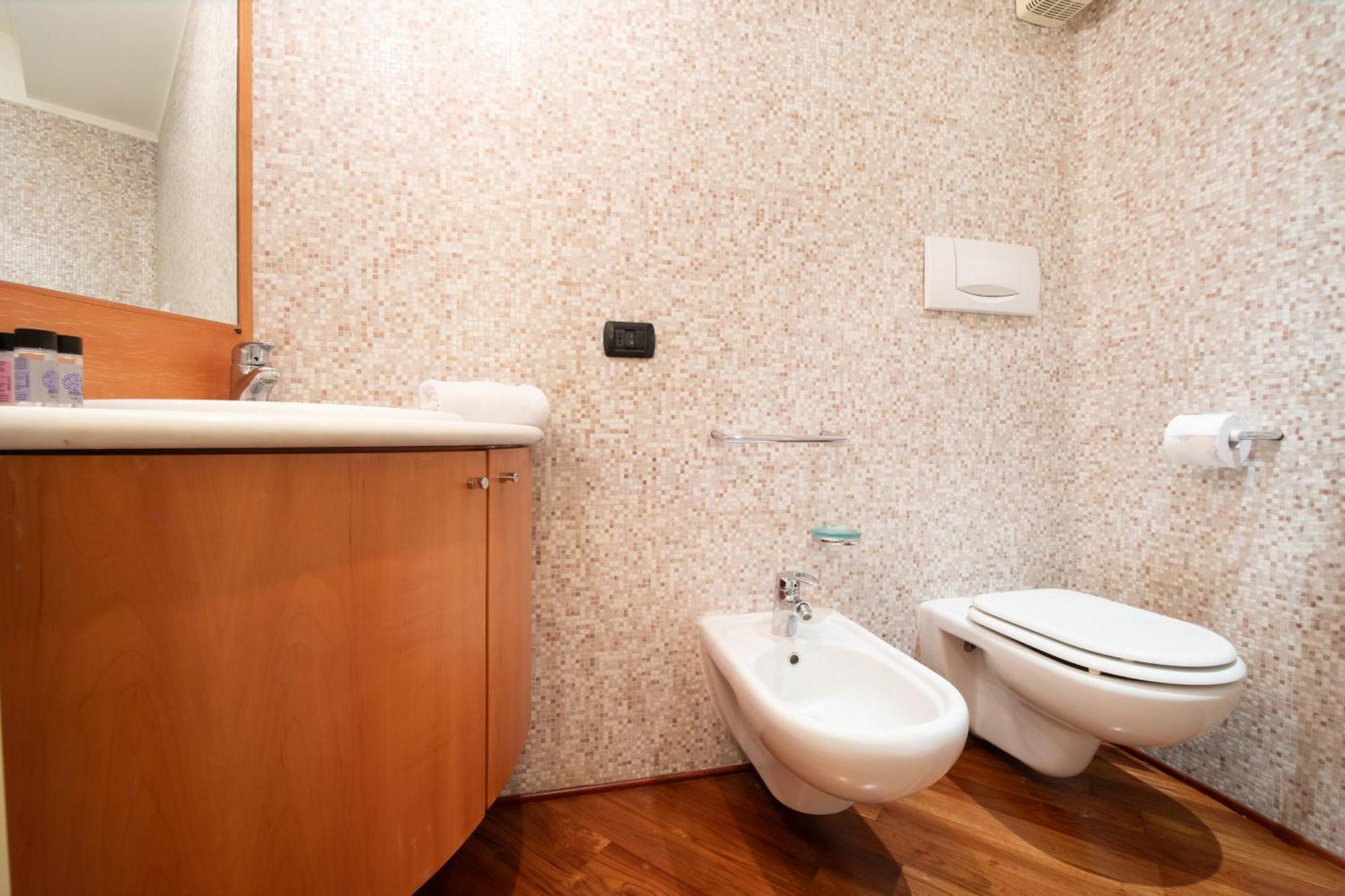 A Casa Di Irene Apartment ลุคคา ภายนอก รูปภาพ