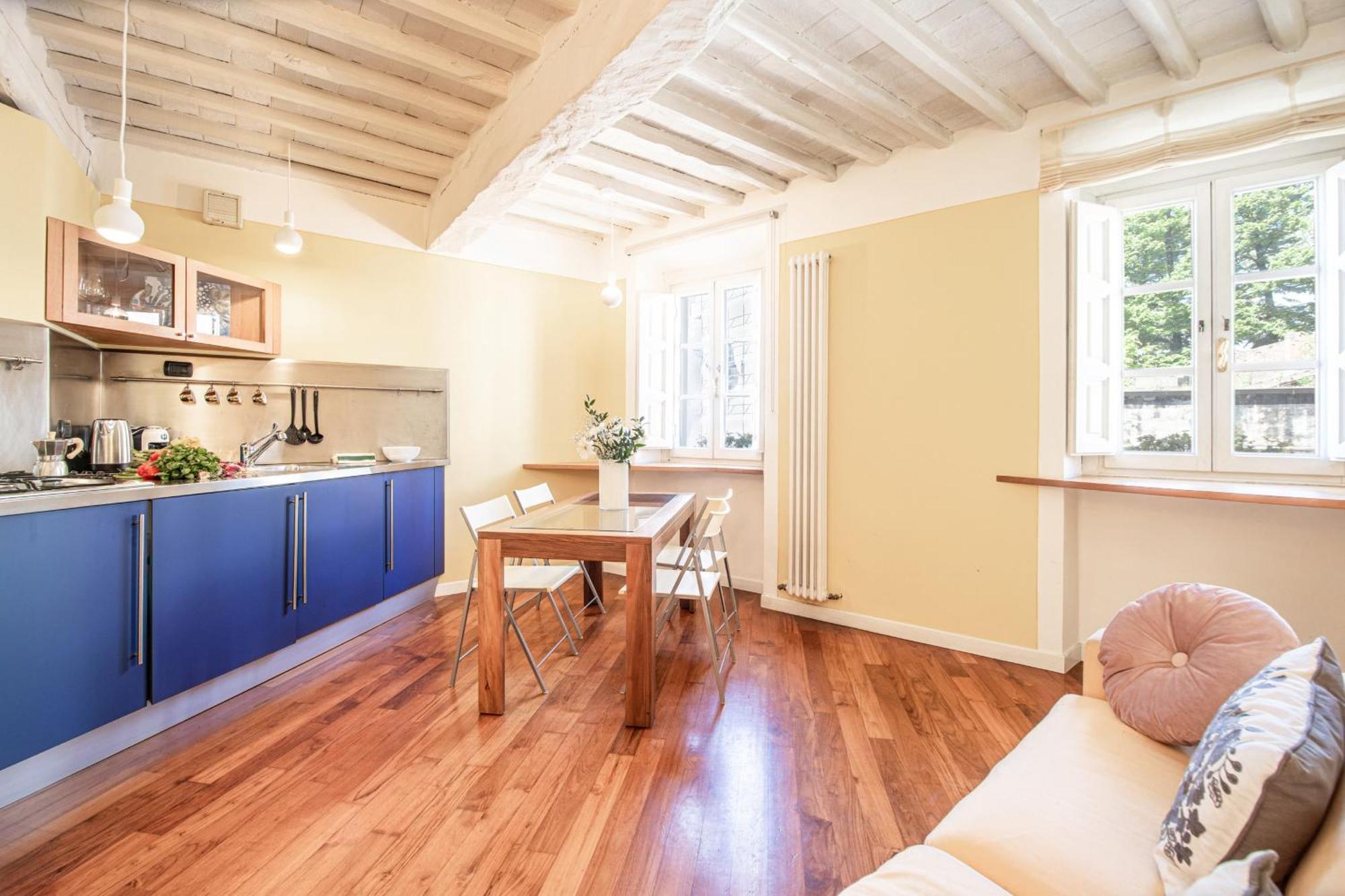 A Casa Di Irene Apartment ลุคคา ภายนอก รูปภาพ