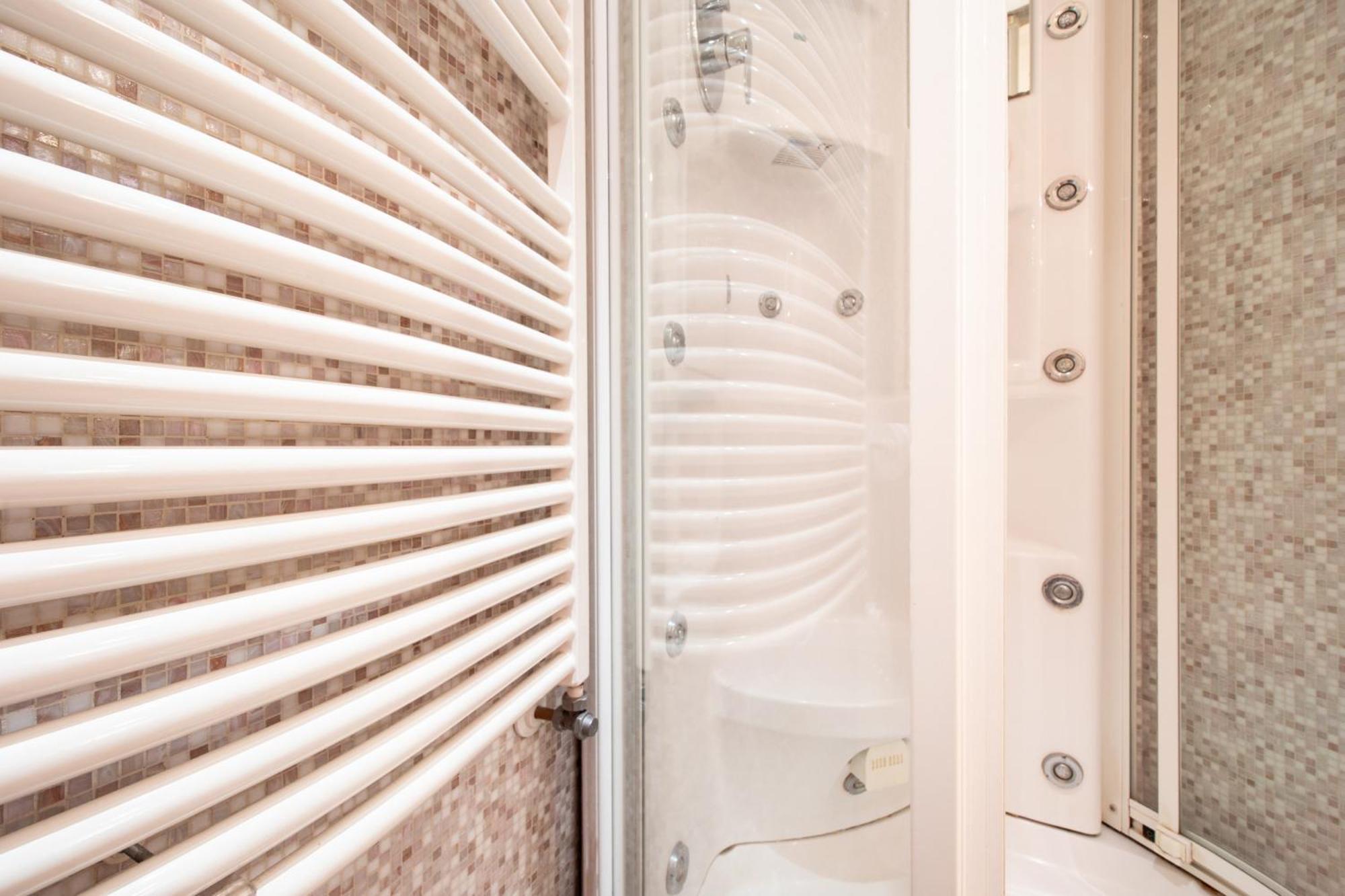 A Casa Di Irene Apartment ลุคคา ภายนอก รูปภาพ